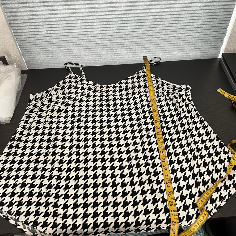 Women's Black and White Houndstooth Top - Picture 11 of 12